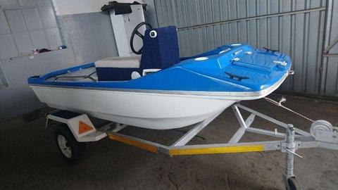 Boat with 5hp motor and trailor
