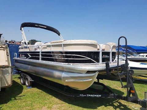 22ft Suntracker Party Barge
