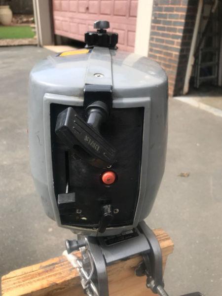 2 HP Mariner outboard motor