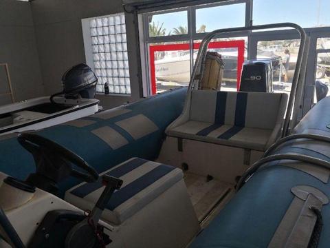 5.5M PRESTIGE.......@ ANCHOR BOAT SHOP........R79 000-00
