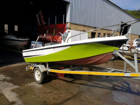 Ski boat