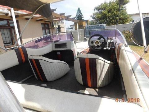 Bow Rider Ski Boat with 75hp Mariner Motor and Trawling Motor