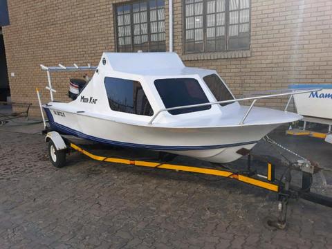 Cabin boat