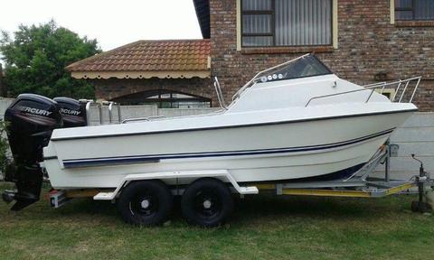 Boat with counter rotating 4 stroke motors