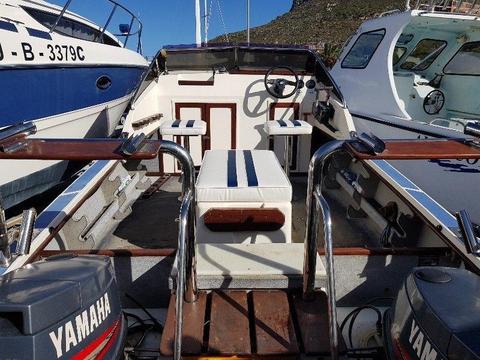 COBRA CAT 4,8 M FISHING BOAT FOR SALE