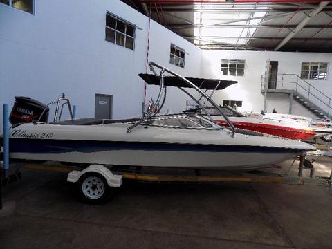 classic 210 on trailer 200 hp yamaha pro V low hours with tower !!!!!!!!!!!!