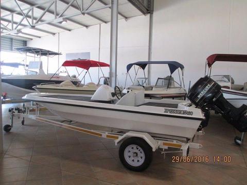 Expression 480 Bass Boat +Trailer only