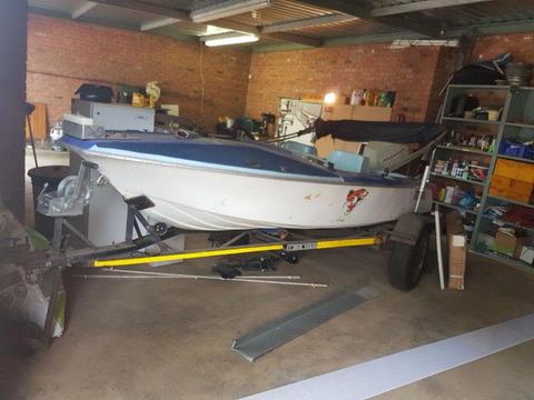 urgent Boat for sale with papers R15000