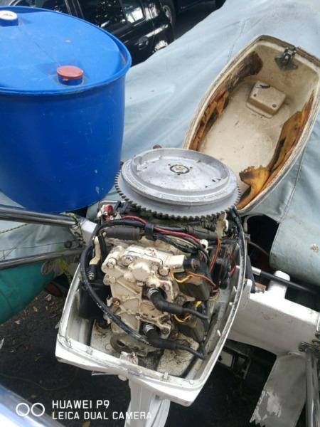 Outboard Johnson 35 engine