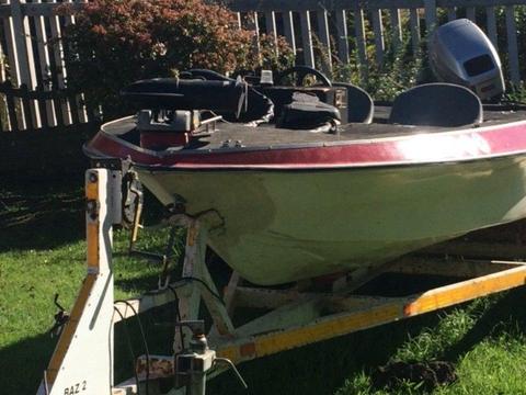 Bass boat / river