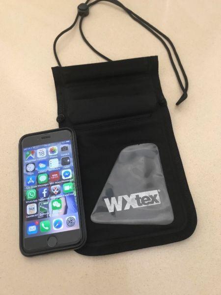 WATERPROOF CELL PHONE POUCH FOR KAYAK / BOAT USERS ( NEW NEVER USED )