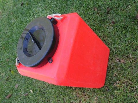 Capsize container, dry bucket, box, plastic, about 15-20L, boat, emergency gear, rescue