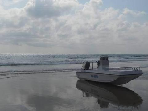 BAYRUNNER CATHERDRALL HULL ****