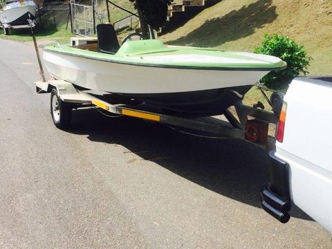 Bargain !!! Speedboat hull for sale