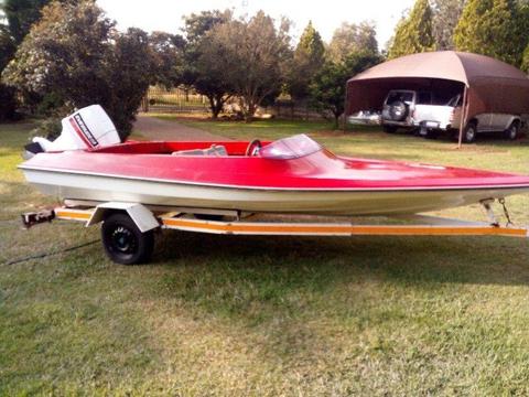 Evinrude 60hp Dart Ski boat