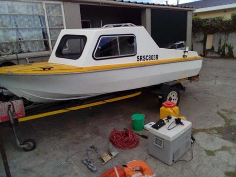 Small 4man cabin boat