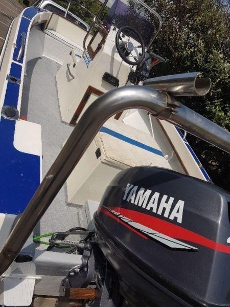 lovely Ace craft 15,6 center consol on galv B/n trailer with 40hp ele starts fully equipped cat c
