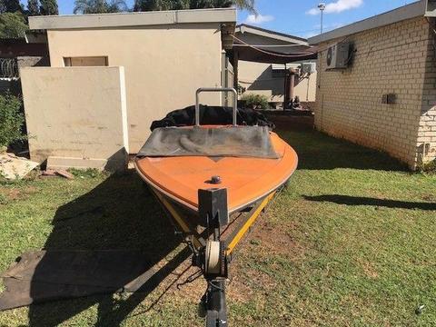 Dart boat speed boat with trailer