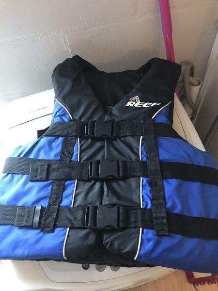 Reef size medium life jacket
