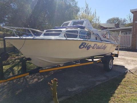 Baronet cabin boat with Yamaha 200V6