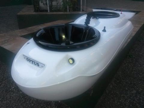 Optus bait boat white