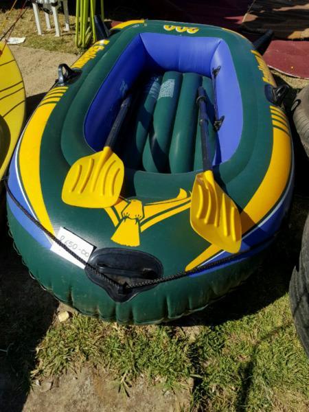 Inflatable 2 man boat with oars