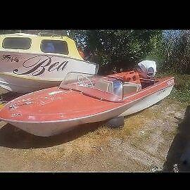 Boat with motor urgent