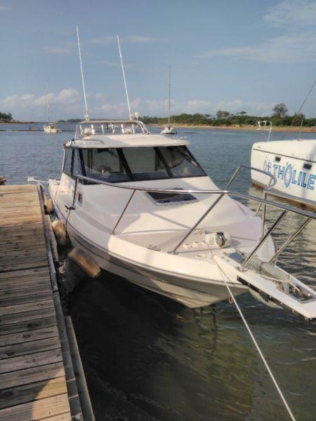 Deep See sport fisher 25 ft twin Suzuki 140 hp with 200 hours done only