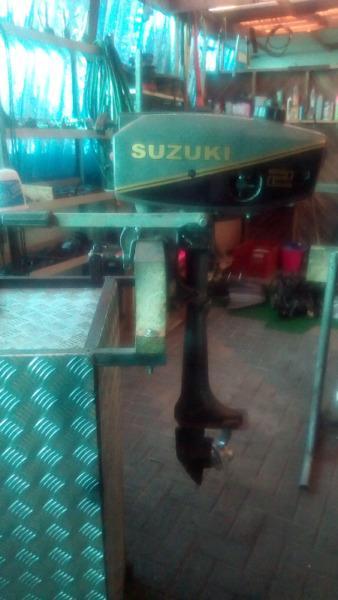2Hp Suzuki outboard motor for sale