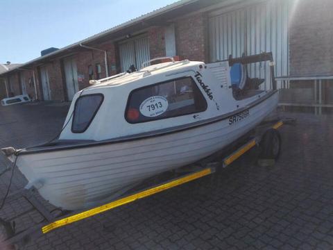 Cabin boat