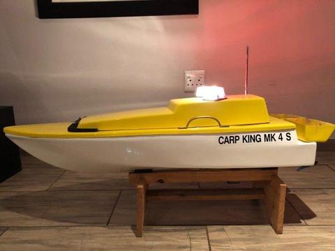 Carp king mk4 s bait boat with a ranger 2 n remote control