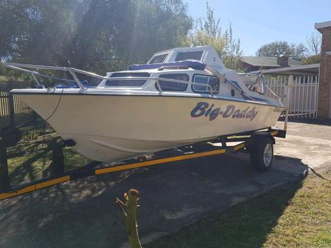 Baronet Cabin boat with Yamaha 200 V6