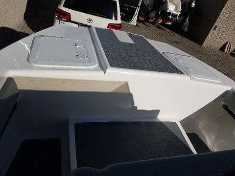 Buttcat 750XL brand new never been on water