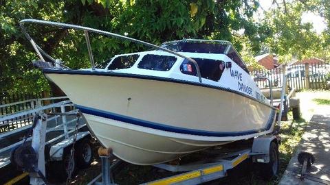 Cabin boat