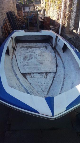 Open boat for sale R1500