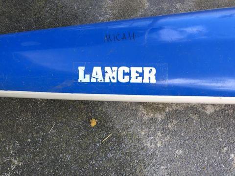 Lancer canoe