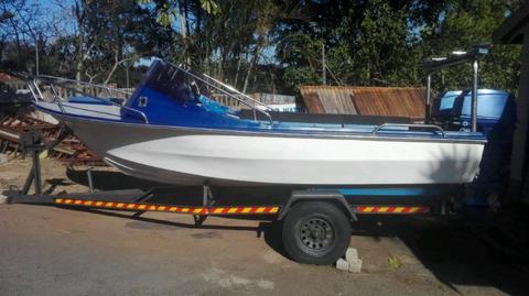 4.8 m Trim Craft Ski boat 2 x 40 hp Yamaha electric start