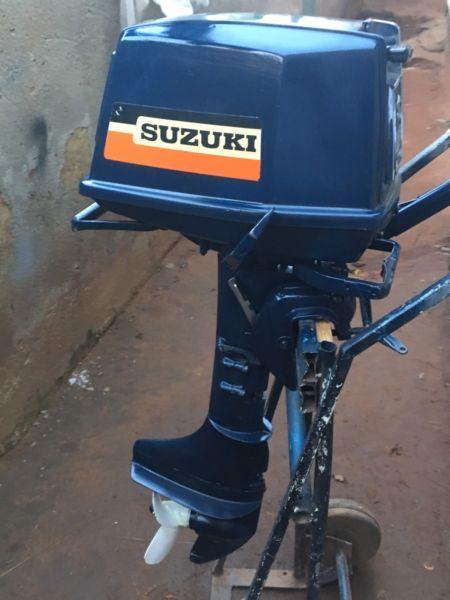 8hp Suzuki outboard motor