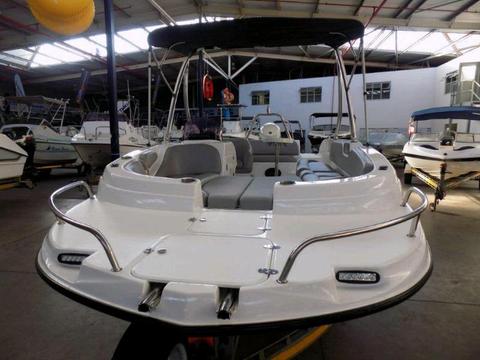 Pazzaz 20 ft deck Boat with 200 hp Direct injection Evinrude E tec motor