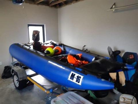 Racing inflatable boat