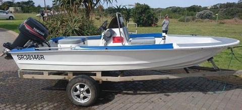 CENTRE CONSOLE BOAT WITH 50 HP MOTOR