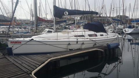 Beautiful 33 ft Hunter sailing yacht 2009 Model for sale at R799 000. Call Anje` 082 883 079