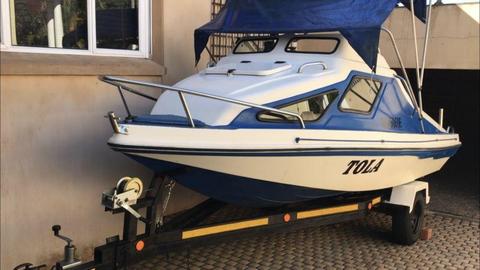 Cabin boat on a breakneck trailer