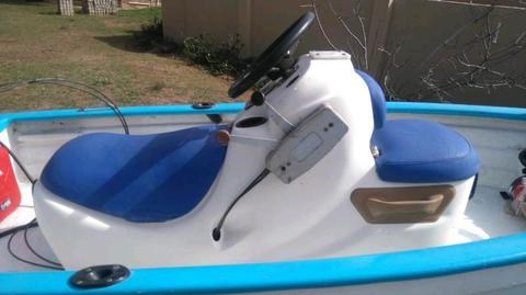 Boat with 15HP motor no need for skippers