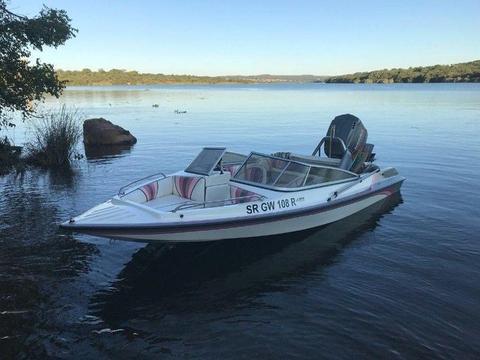 Ski Boat: Raven with 135hp Mariner