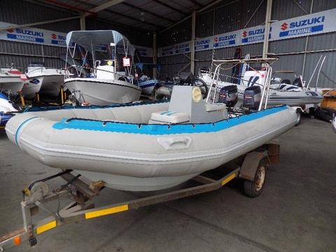 stingray cat 4,5 on trailer 2 x 30 yamahas 3 cyclinder electric start !!!!!!!!!