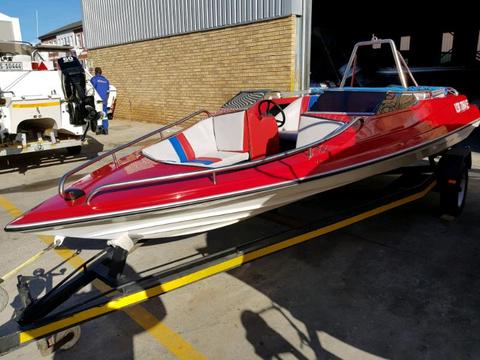 Ski boat