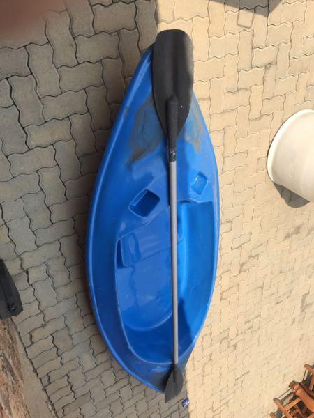 Canoe Boat with paddles!!