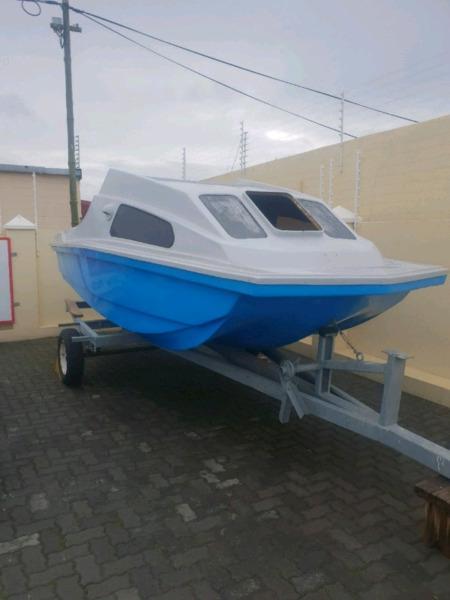 Skigull cabin boat