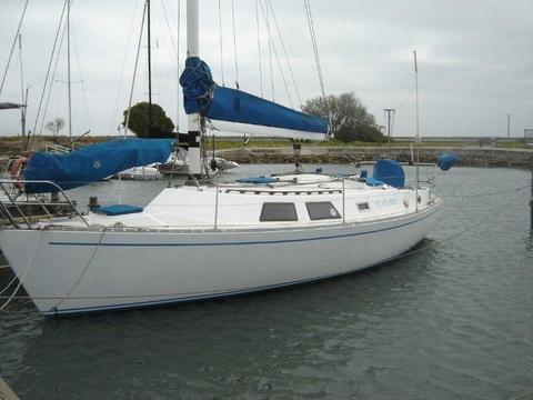 Freedom 33 fast cruiser in immaculate condition
